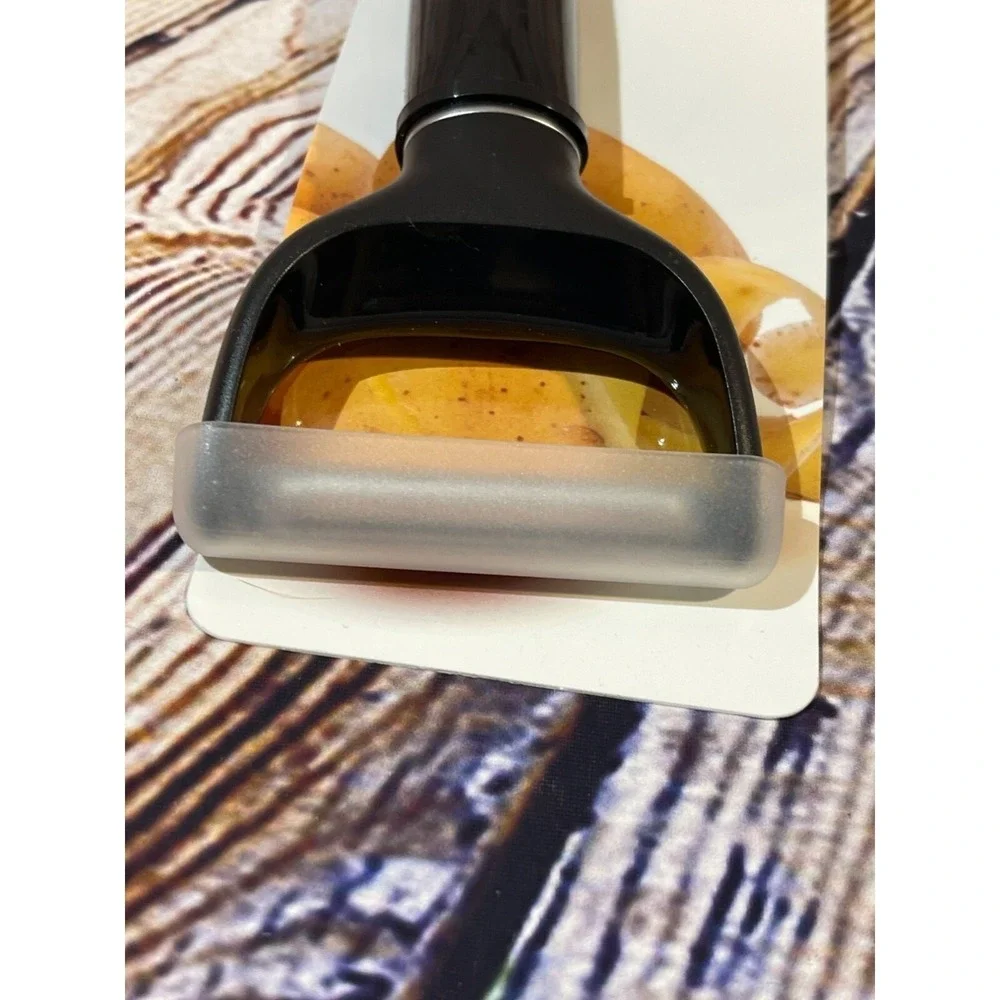 Kitchenaid Y-Peeler Black Model # KE145OHOBA NEW WITH TAGS!